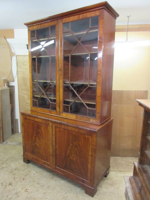 GEORGIAN MAHOGANY BOOKCASE CIRCA 1800 - ADDITIONAL PHOTO 1