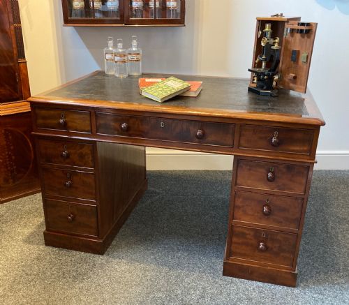 EARLY VICTORIAN MAHOGANY PEDESTAL DESK CIRCA 1840 - ADDITIONAL PHOTO 3