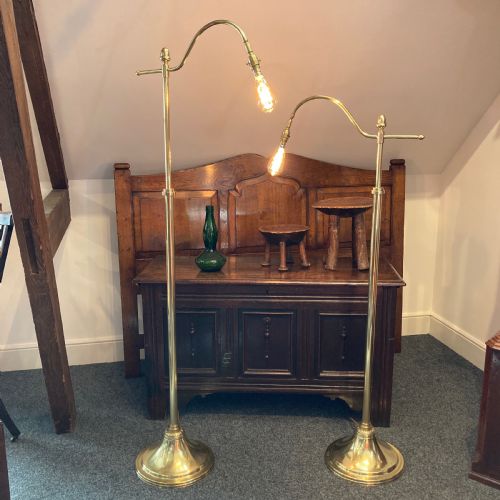 A LOVELY PAIR OF ADJUSTABLE BRASS STANDARD LAMPS CIRCA 1900 - ADDITIONAL PHOTO 1