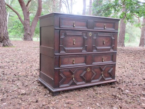 a fine 17th century oak chest of drawers circa 1680 - CATEGORY: ANTIQUE CHEST OF DRAWERS - DATED 17TH CENTURY