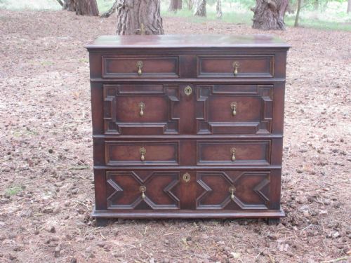A FINE 17TH CENTURY OAK CHEST OF DRAWERS CIRCA 1680 - ADDITIONAL PHOTO 5