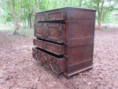 A FINE 17TH CENTURY OAK CHEST OF DRAWERS CIRCA 1680 - ADDITIONAL PHOTO 6