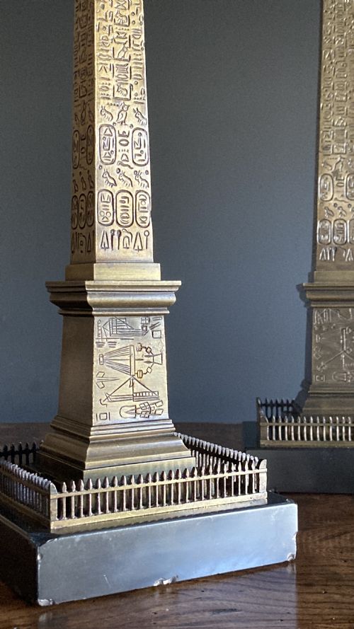 PAIR OF GRAND TOUR SOUVENIR BRONZE MODELS OF THE LUXOR OBELISKS CIRCA 1836 - ADDITIONAL PHOTO 2