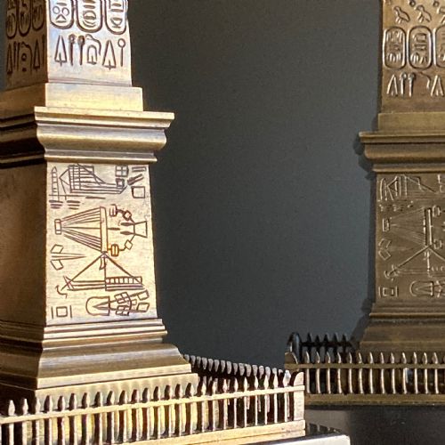 PAIR OF GRAND TOUR SOUVENIR BRONZE MODELS OF THE LUXOR OBELISKS CIRCA 1836 - ADDITIONAL PHOTO 5