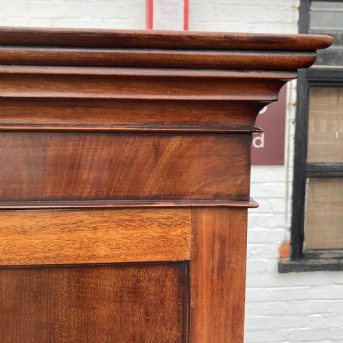 GEORGE III MAHOGANY LINEN PRESS CIRCA 1790 - ADDITIONAL PHOTO 2