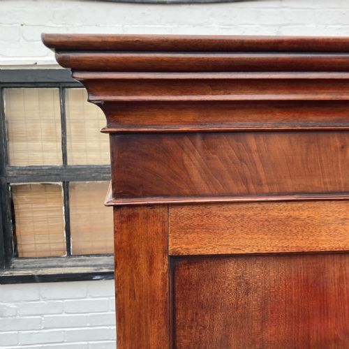 GEORGE III MAHOGANY LINEN PRESS CIRCA 1790 - ADDITIONAL PHOTO 3