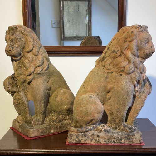PAIR OF FINE ENGLISH TERRACOTTA HERALDIC LIONS CIRCA 1940 - ADDITIONAL PHOTO 1