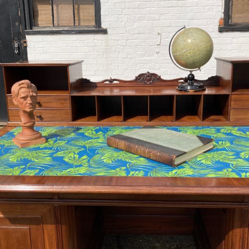 ITALIAN MAHOGANY PEDESTAL DESK CIRCA 1850 - ADDITIONAL PHOTO 2