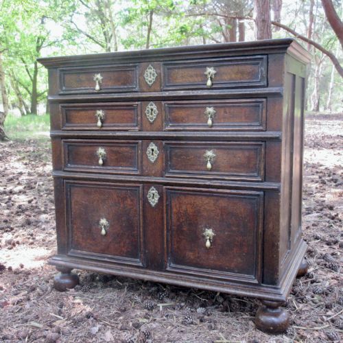 LATE 17TH CENTURY OAK CHEST OF DRAWERS CIRCA 1680 - ADDITIONAL PHOTO 1