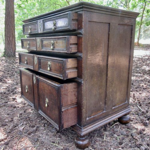 LATE 17TH CENTURY OAK CHEST OF DRAWERS CIRCA 1680 - ADDITIONAL PHOTO 2