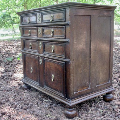 LATE 17TH CENTURY OAK CHEST OF DRAWERS CIRCA 1680 - ADDITIONAL PHOTO 4