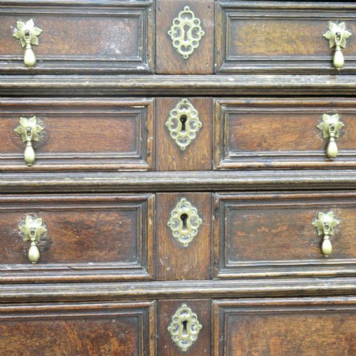 LATE 17TH CENTURY OAK CHEST OF DRAWERS CIRCA 1680 - ADDITIONAL PHOTO 5
