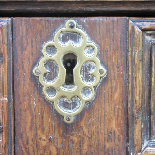 LATE 17TH CENTURY OAK CHEST OF DRAWERS CIRCA 1680 - ADDITIONAL PHOTO 6