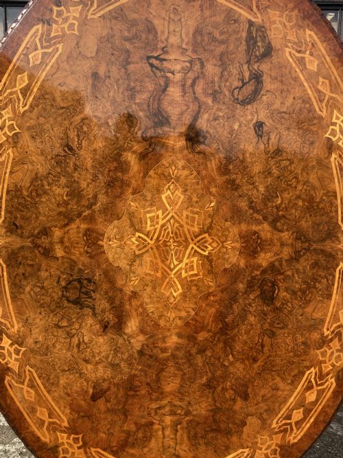 VICTORIAN BURR WALNUT AND MARQUETRY INLAID OVAL BREAKFAST CENTRE TABLE CIRCA 1860 - ADDITIONAL PHOTO 1