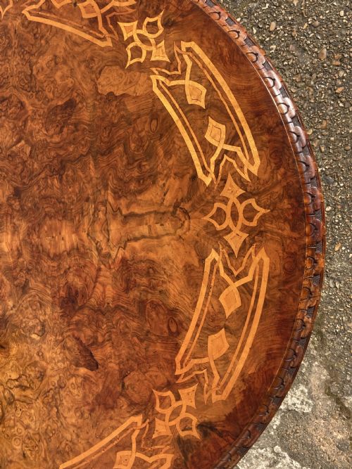 VICTORIAN BURR WALNUT AND MARQUETRY INLAID OVAL BREAKFAST CENTRE TABLE CIRCA 1860 - ADDITIONAL PHOTO 9