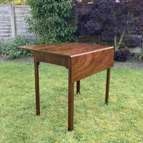 GEORGIAN MAHOGANY PEMBROKE TABLE CIRCA 1790 - ADDITIONAL PHOTO 3