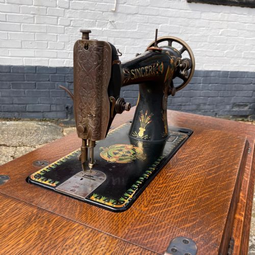 OAK CASED SINGER SEWING MACHINE SIDE TABLE CIRCA 1920 - ADDITIONAL PHOTO 3