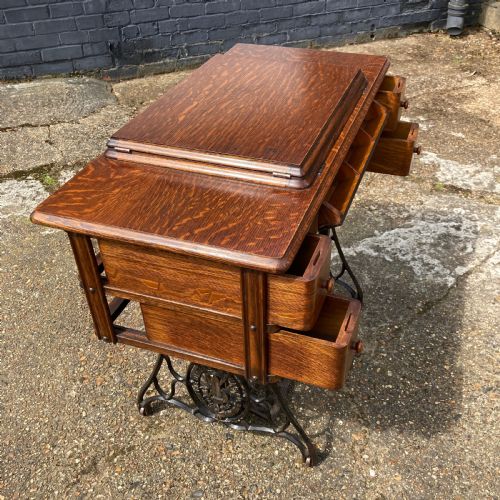 OAK CASED SINGER SEWING MACHINE SIDE TABLE CIRCA 1920 - ADDITIONAL PHOTO 6