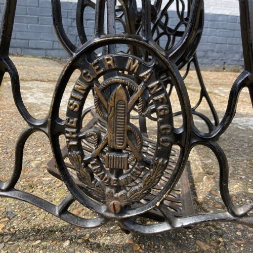 OAK CASED SINGER SEWING MACHINE SIDE TABLE CIRCA 1920 - ADDITIONAL PHOTO 9