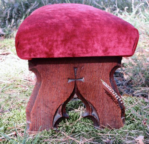 GOTHIC OAK FOOTSTOOL FOOT STOOL IN THE MANNER OF AWN PUGIN CIRCA 1850 - ADDITIONAL PHOTO 1