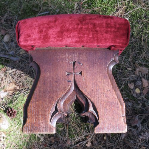 GOTHIC OAK FOOTSTOOL FOOT STOOL IN THE MANNER OF AWN PUGIN CIRCA 1850 - ADDITIONAL PHOTO 2