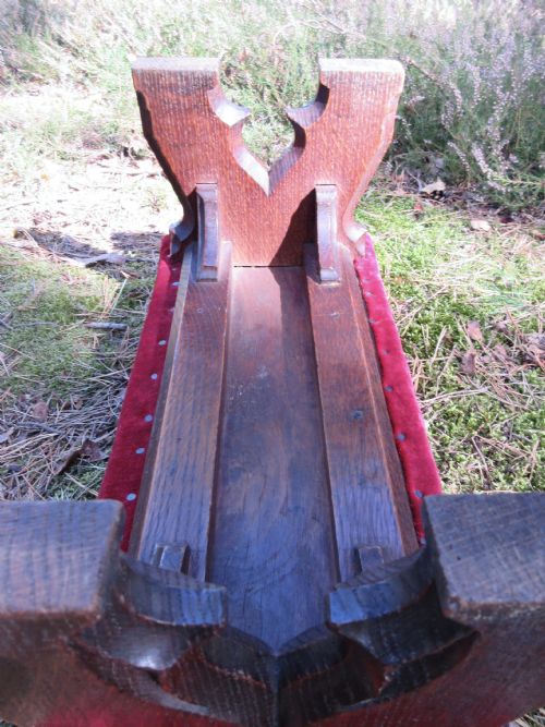 GOTHIC OAK FOOTSTOOL FOOT STOOL IN THE MANNER OF AWN PUGIN CIRCA 1850 - ADDITIONAL PHOTO 3