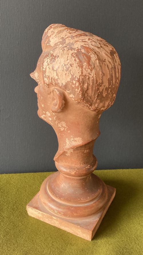 DECORATIVE ITALIAN TERRACOTTA BUST INSCRIBED BENEDICTO CIRCA 1940 - ADDITIONAL PHOTO 2