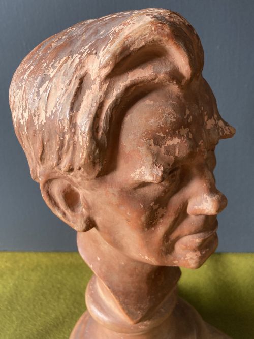 DECORATIVE ITALIAN TERRACOTTA BUST INSCRIBED BENEDICTO CIRCA 1940 - ADDITIONAL PHOTO 3