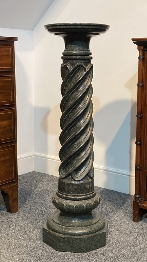 PAIR OF NEOCLASSICAL GREEN SERPENTINE MARBLE COLUMNS FRENCH 19TH CENTURY - ADDITIONAL PHOTO 1