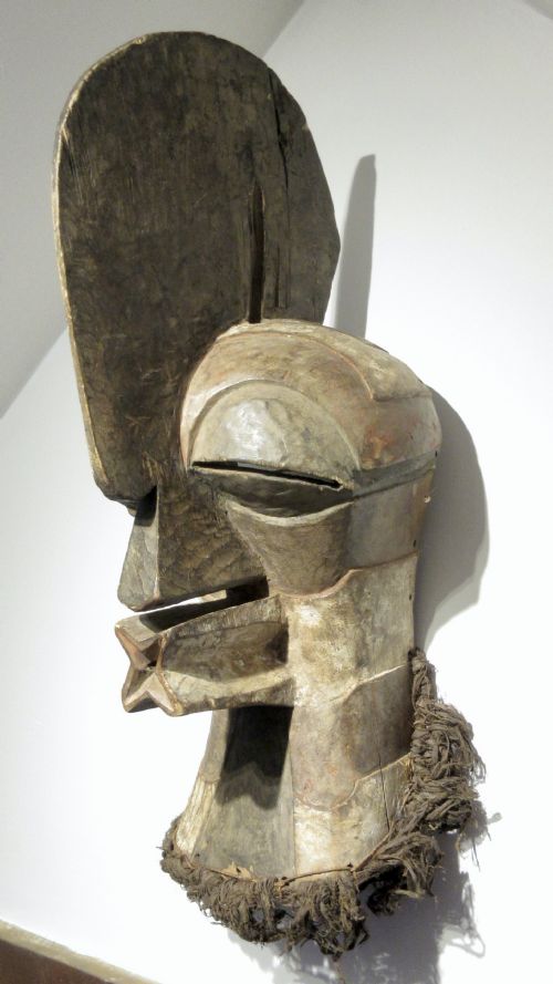 A KIFWEBE MASK SONGYE DEMOCRATIC REPUBLIC OF CONGO CIRCA 19TH CENTURY - ADDITIONAL PHOTO 1