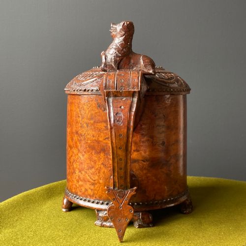FINELY CARVED CEREMONIAL LION PEG TANKARD CIRCA 1750 NORWEGIAN - ADDITIONAL PHOTO 2