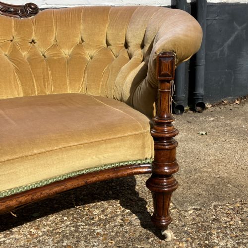 VICTORIAN WALNUT SOFA SETTEE CARVED FRAME AND BUTTON BACK UPHOLSTERY CIRCA 1850 - ADDITIONAL PHOTO 4