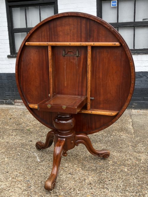 VICTORIAN MAHOGANY ROUND TILTTOP DINING TABLE ON PEDESTAL BASE CIRCA 1860 - ADDITIONAL PHOTO 1
