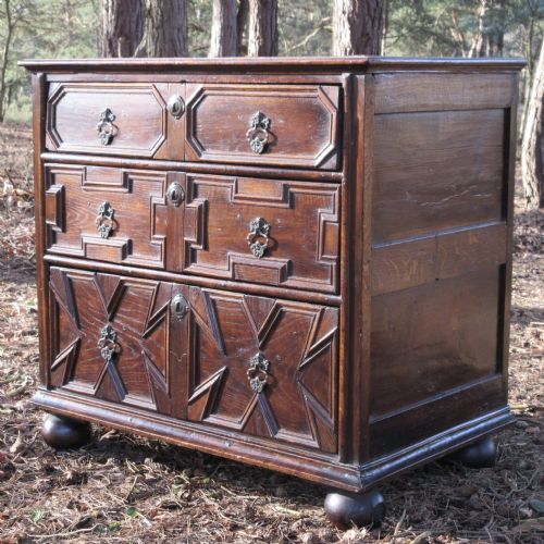 LATE 17TH CENTURY OAK CHEST OF DRAWERS CIRCA 1680 - ADDITIONAL PHOTO 2