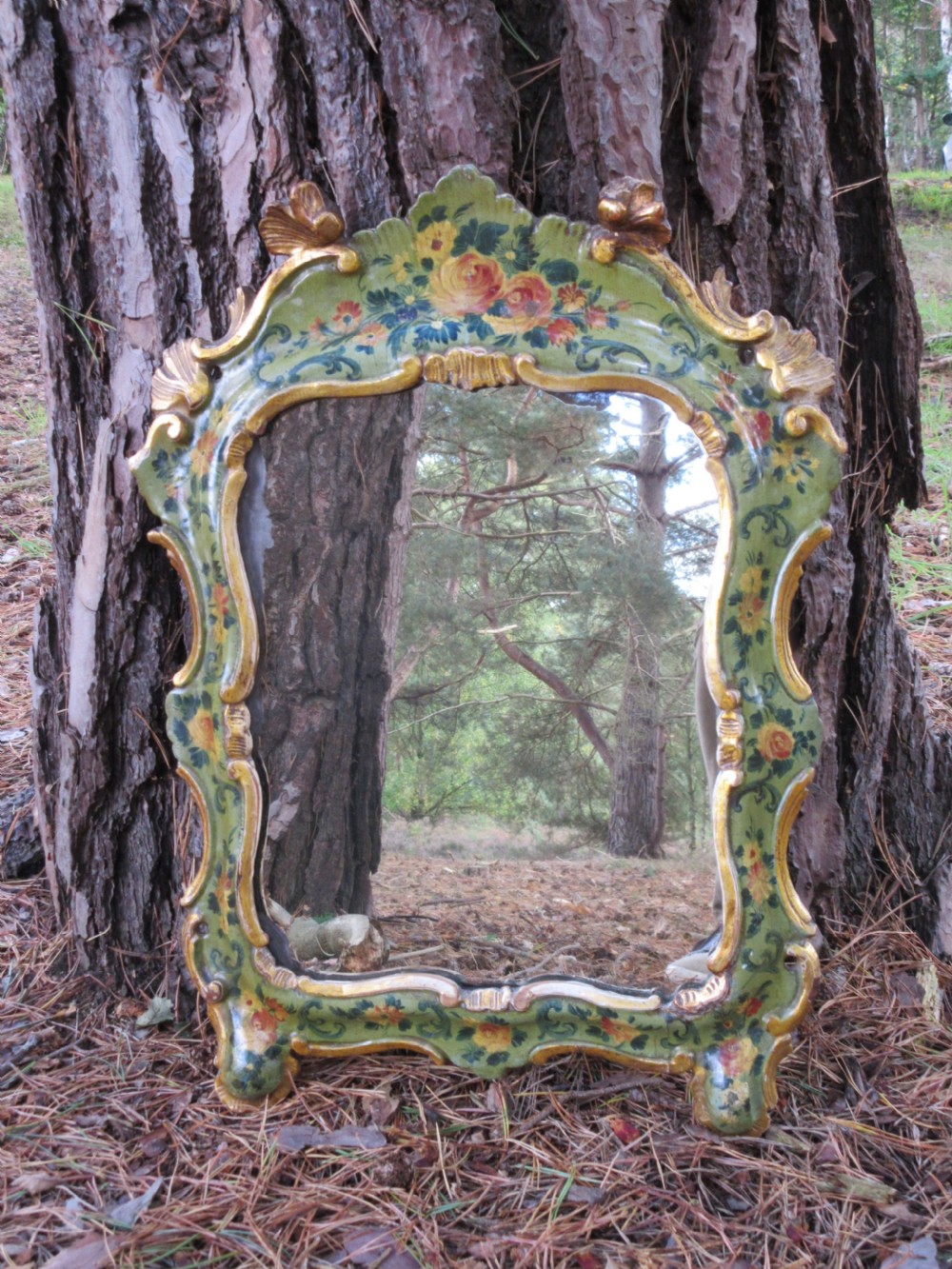 EARLY 19TH CENTURY VENETIAN PAINTED AND GILT HIGHLIGHTED WALL MIRROR, CIRCA 1830