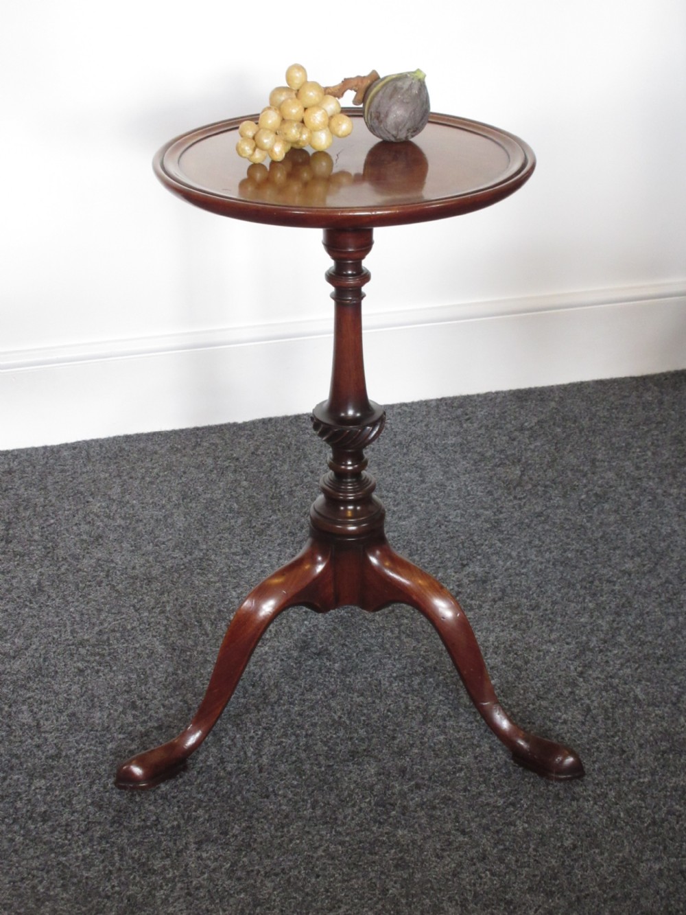 Early 19th Century Mahogany Wine Or Lamp Table, Circa 1800 View II