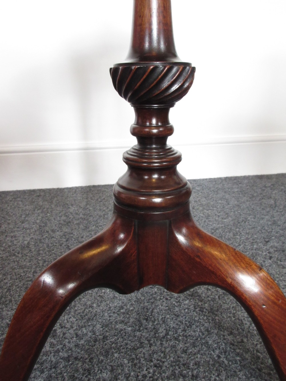 Early 19th Century Mahogany Wine Or Lamp Table, Circa 1800 View IV