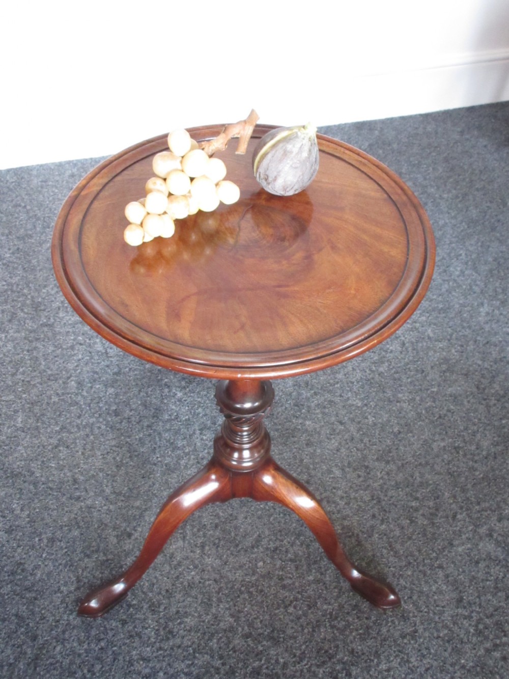 Early 19th Century Mahogany Wine Or Lamp Table, Circa 1800 View V
