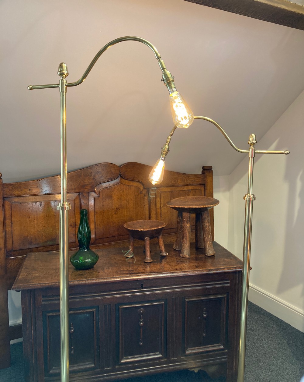 A LOVELY PAIR OF ADJUSTABLE BRASS STANDARD LAMPS, CIRCA 1900 View III