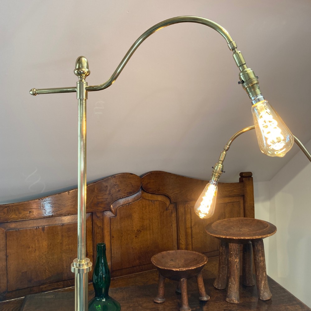 A LOVELY PAIR OF ADJUSTABLE BRASS STANDARD LAMPS, CIRCA 1900 View IV