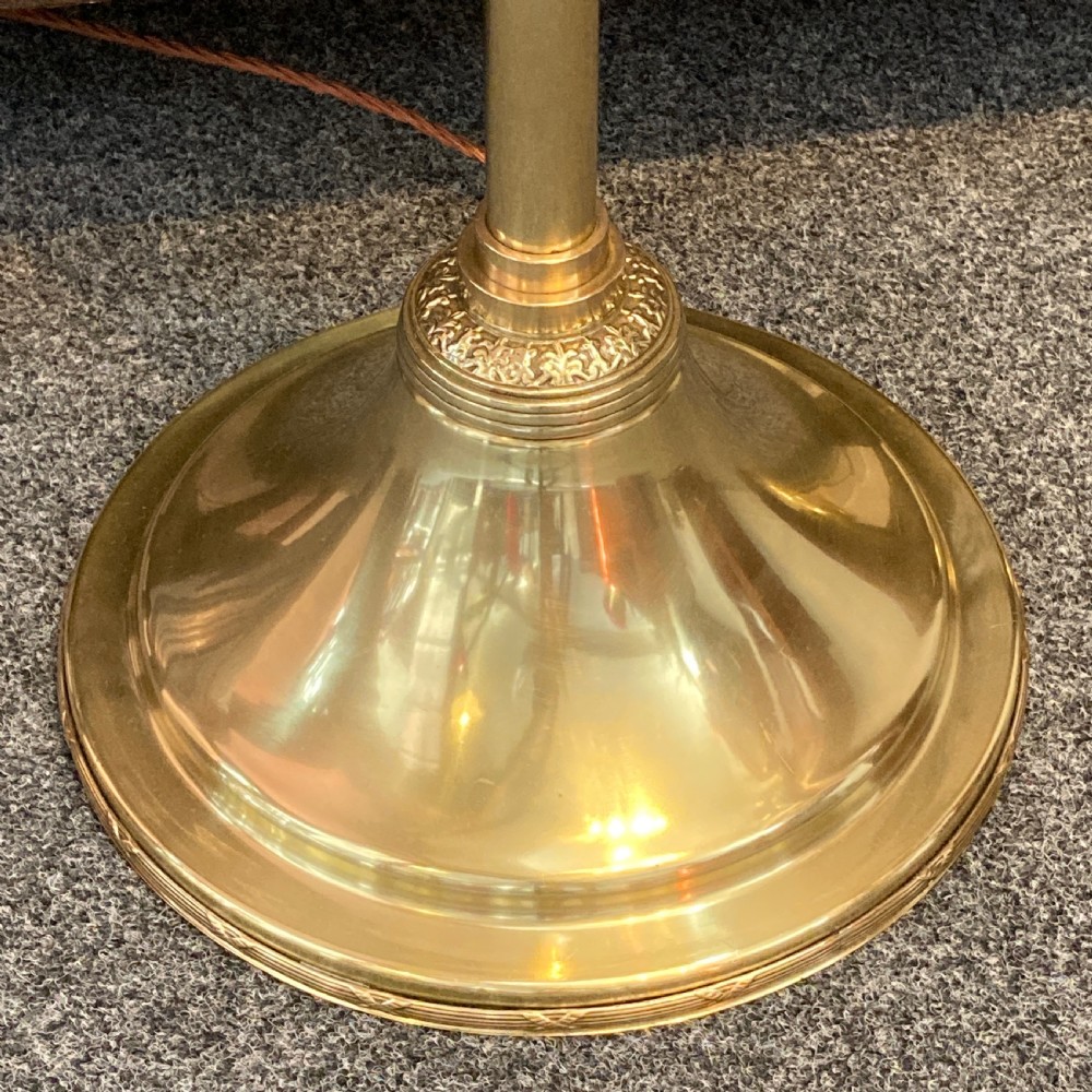 A LOVELY PAIR OF ADJUSTABLE BRASS STANDARD LAMPS, CIRCA 1900 View V