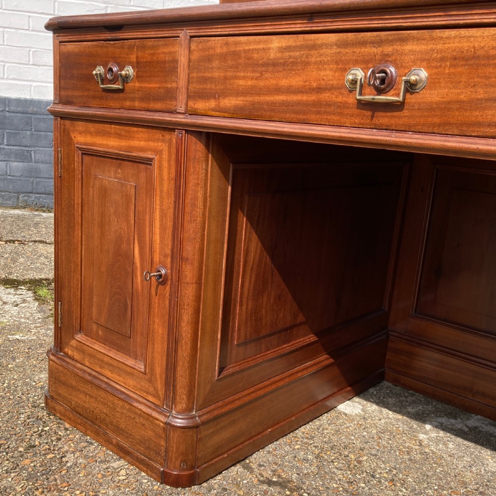 A mid-19th-century Italian mahogany pedestal desk featuring a raised superstructure with pigeonholes, frieze drawers, and twin pedestal cupboards. View VI