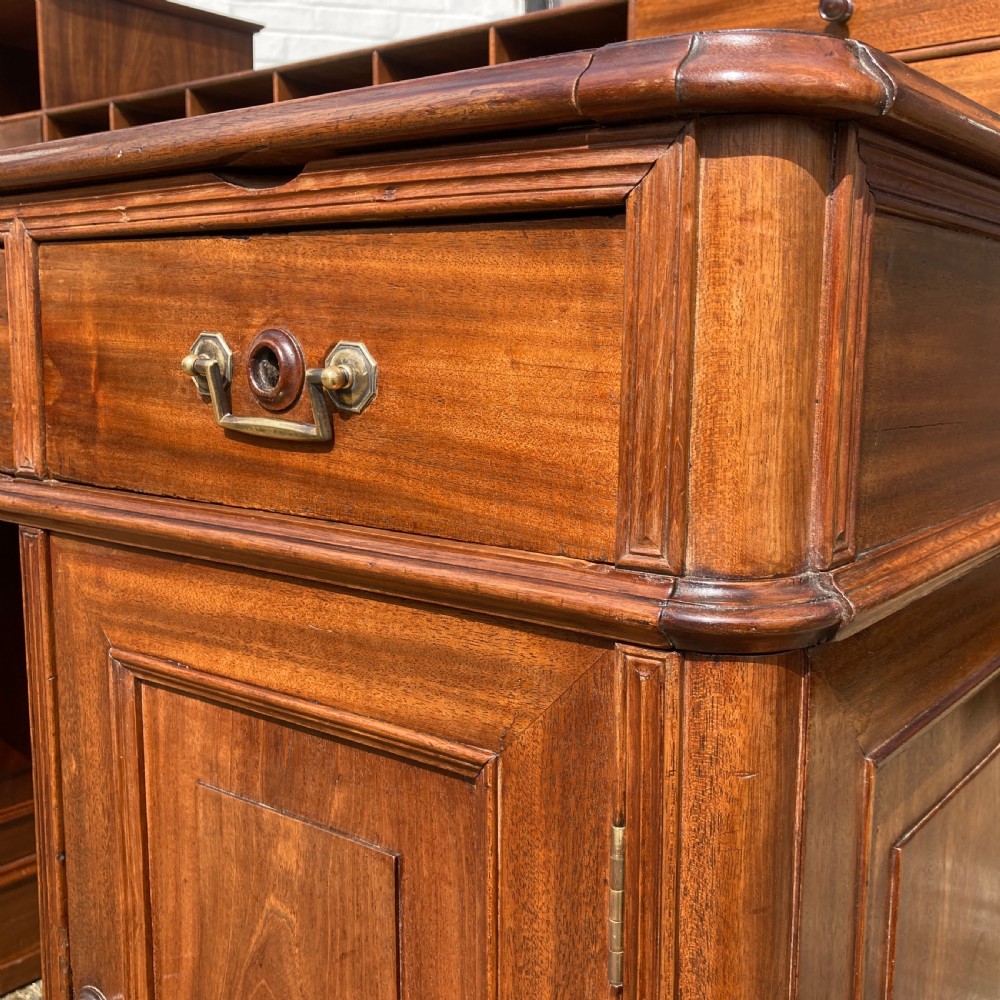 A mid-19th-century Italian mahogany pedestal desk featuring a raised superstructure with pigeonholes, frieze drawers, and twin pedestal cupboards. View VII