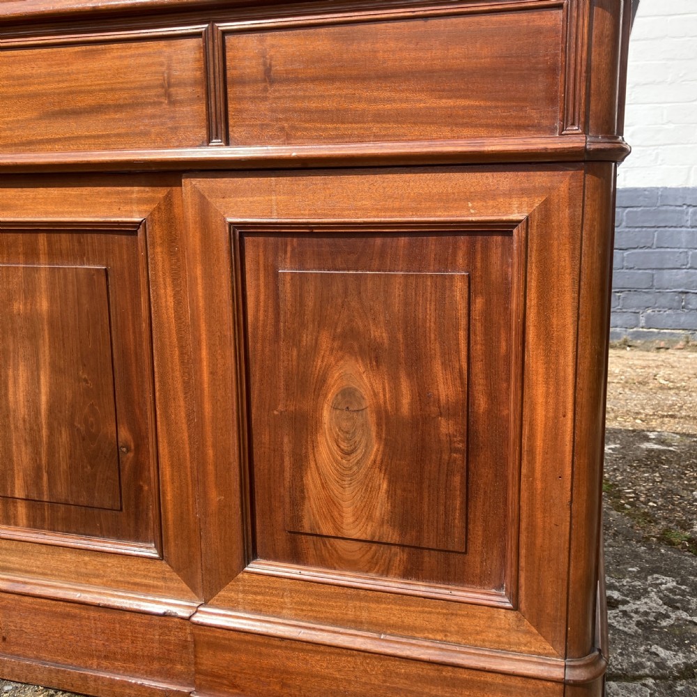 A mid-19th-century Italian mahogany pedestal desk featuring a raised superstructure with pigeonholes, frieze drawers, and twin pedestal cupboards. View XII