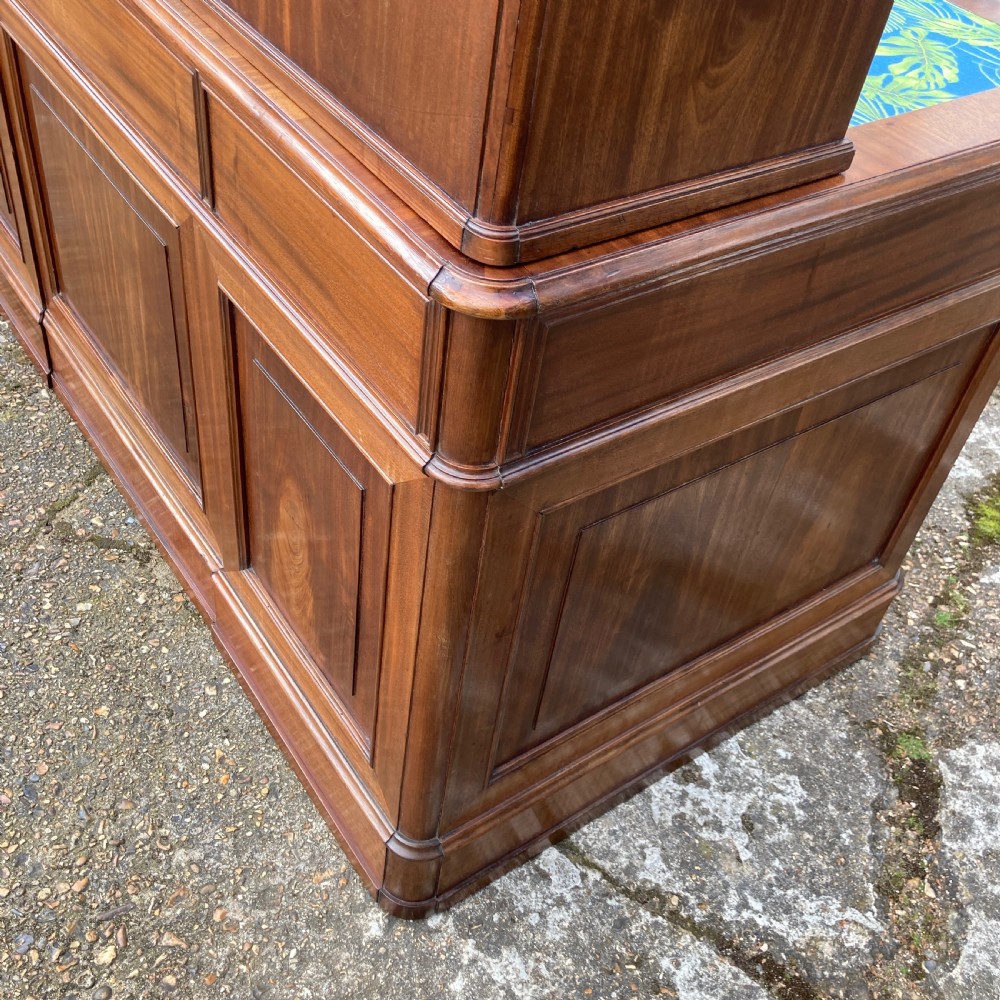 A mid-19th-century Italian mahogany pedestal desk featuring a raised superstructure with pigeonholes, frieze drawers, and twin pedestal cupboards. View XIV