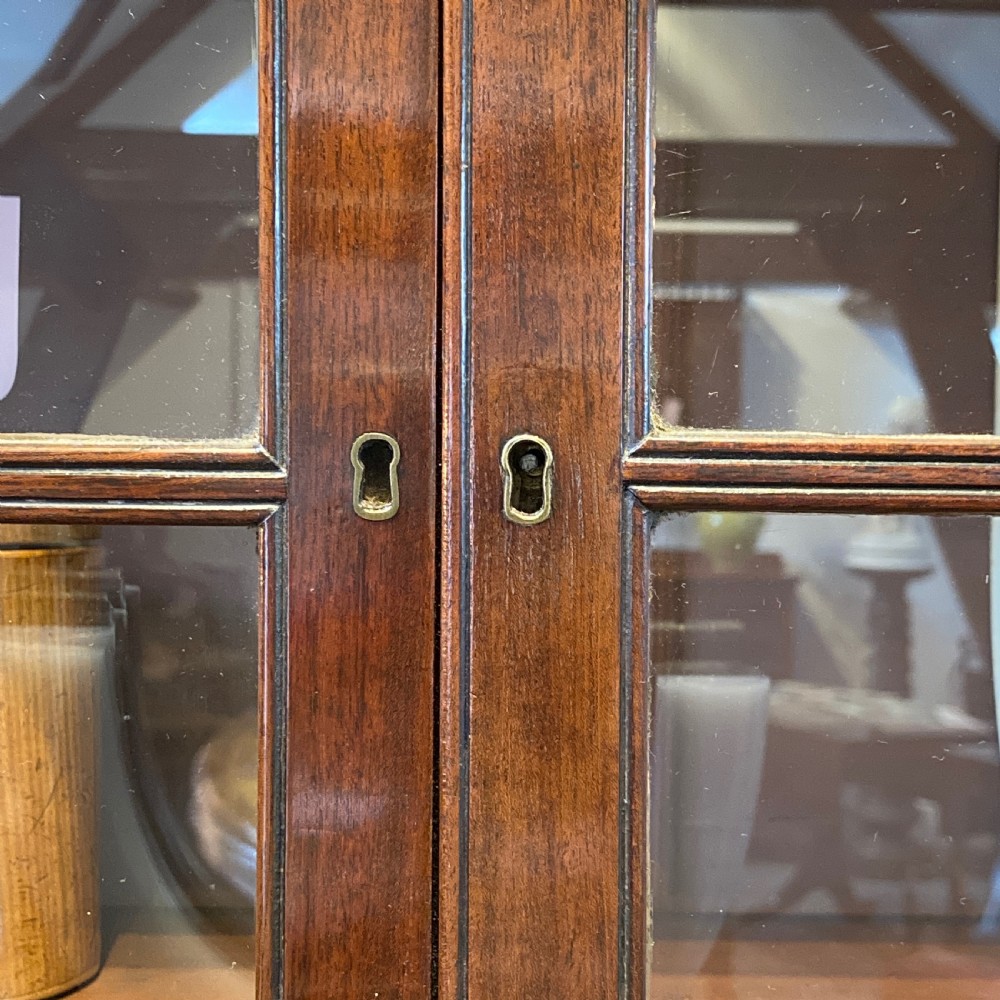 George III Mahogany Hanging Display Cabinet, Circa 1775 View IV