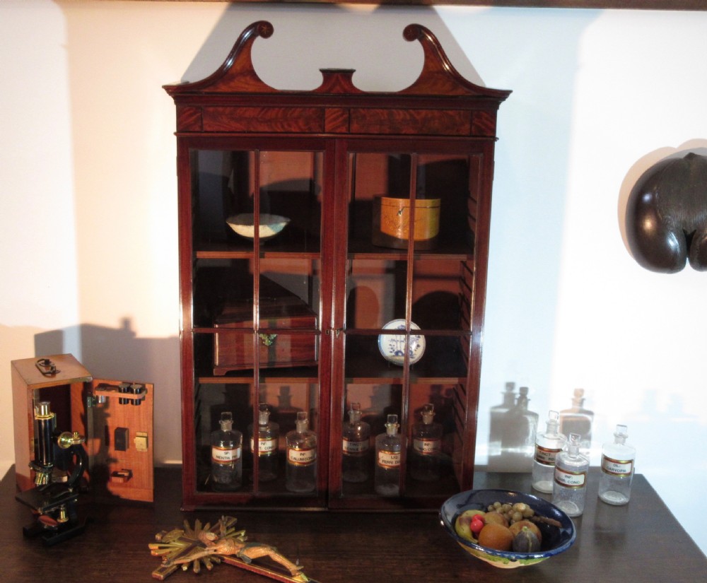 George III Mahogany Hanging Display Cabinet, Circa 1775 View VIII