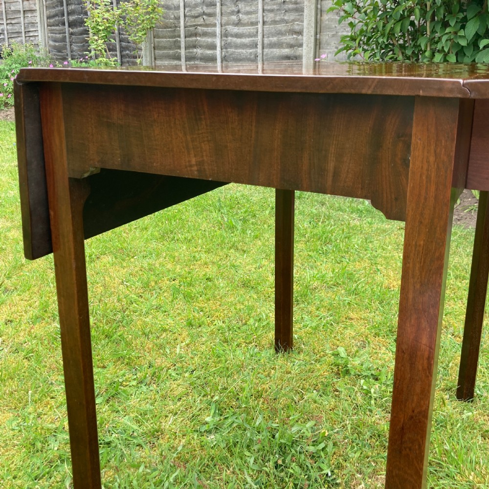 A Georgian mahogany Pembroke table featuring two drop-leaf sides and four square tapered legs. View VI