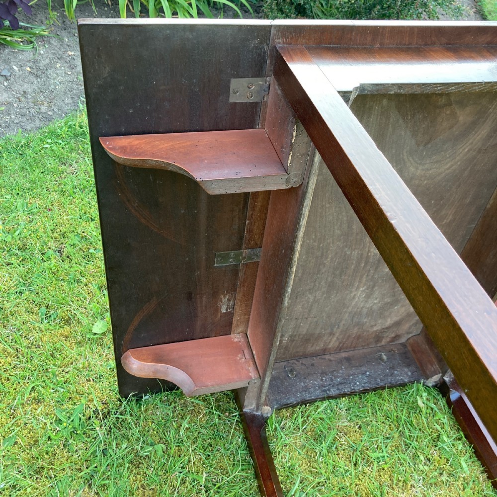 A Georgian mahogany Pembroke table featuring two drop-leaf sides and four square tapered legs. View VII