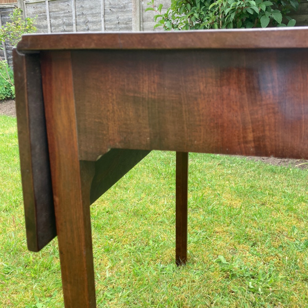 A Georgian mahogany Pembroke table featuring two drop-leaf sides and four square tapered legs. View XI